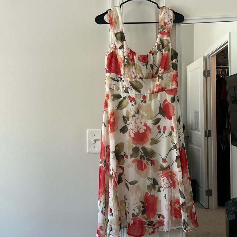 Dress Barn lovely floral sleeveless dress, worn once, size 8P